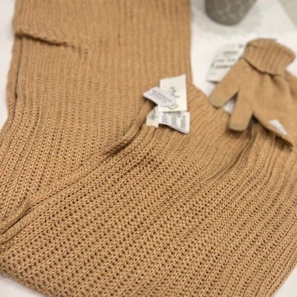 STYLE & CO 
Solid Ribbed Muffler Scarf, 2pcs  Scarf and Gloves Set camel - Picture 3 of 5